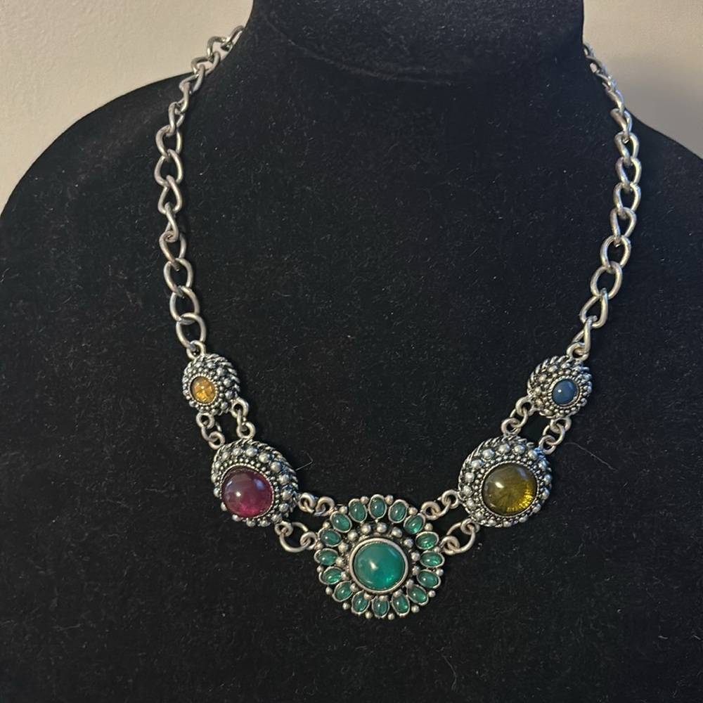 Nice silver tone cabachon bead necklace 22” multi colored